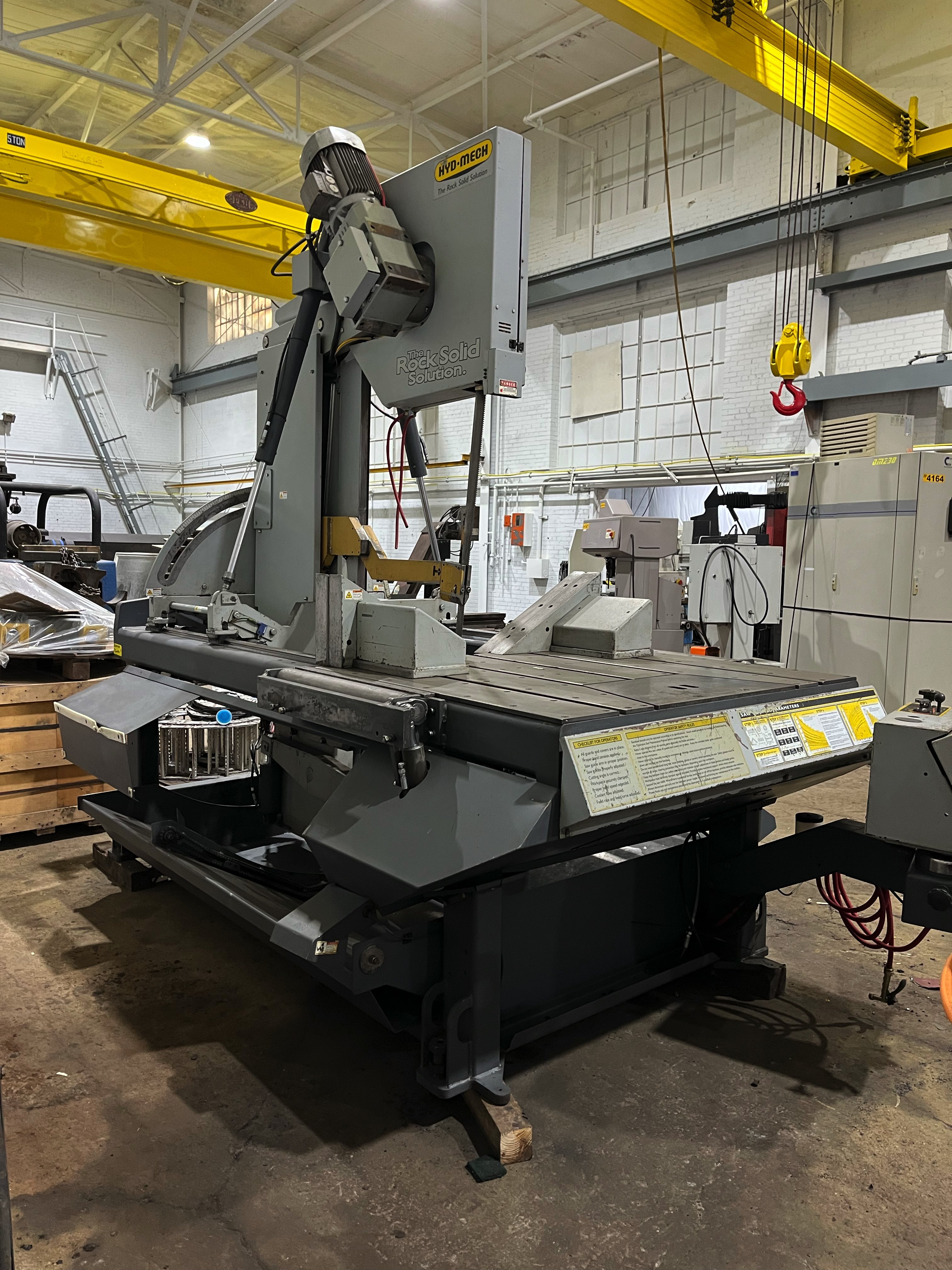 30” X 25” Hyd Mech V-25 Vertical Band Saw